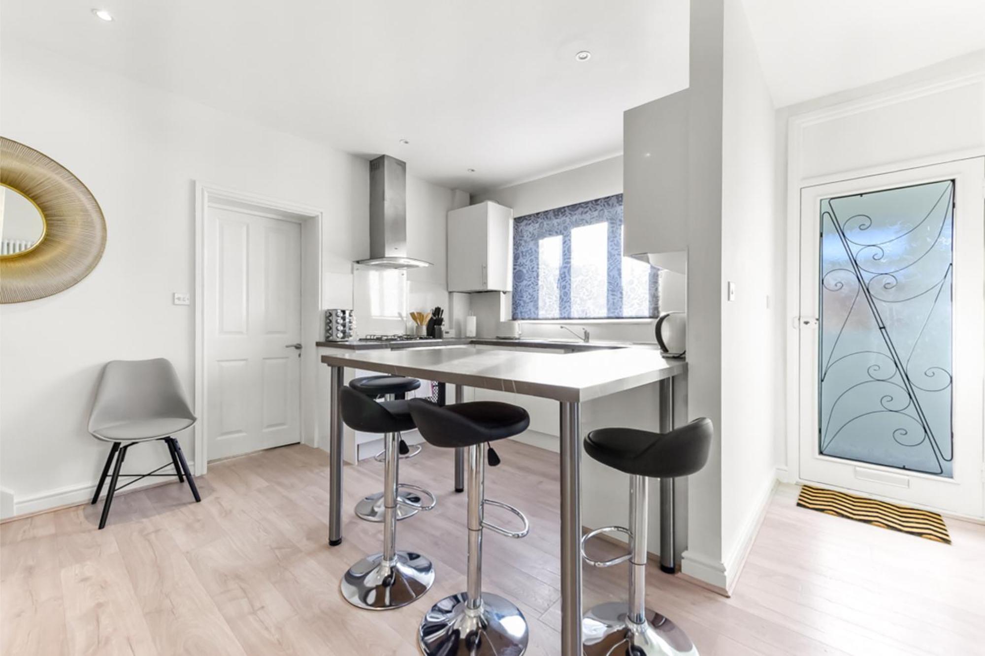 Modern And Hearty House Apartment Enfield Ngoại thất bức ảnh